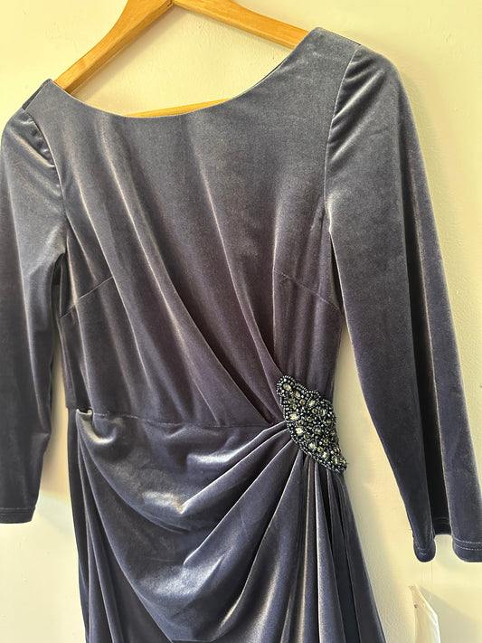 Oleg Cassini NWT Three-Quarter Sleeve Velvet Sheath Dress in Navy | Size 4