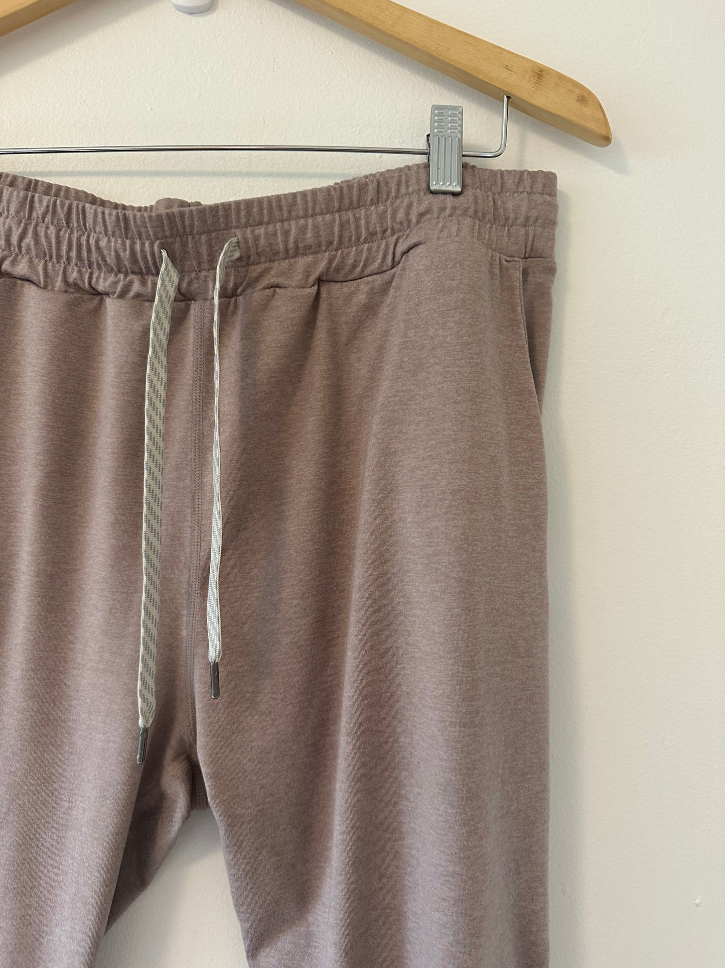 Vuori Light Pink Performance Joggers Size XL