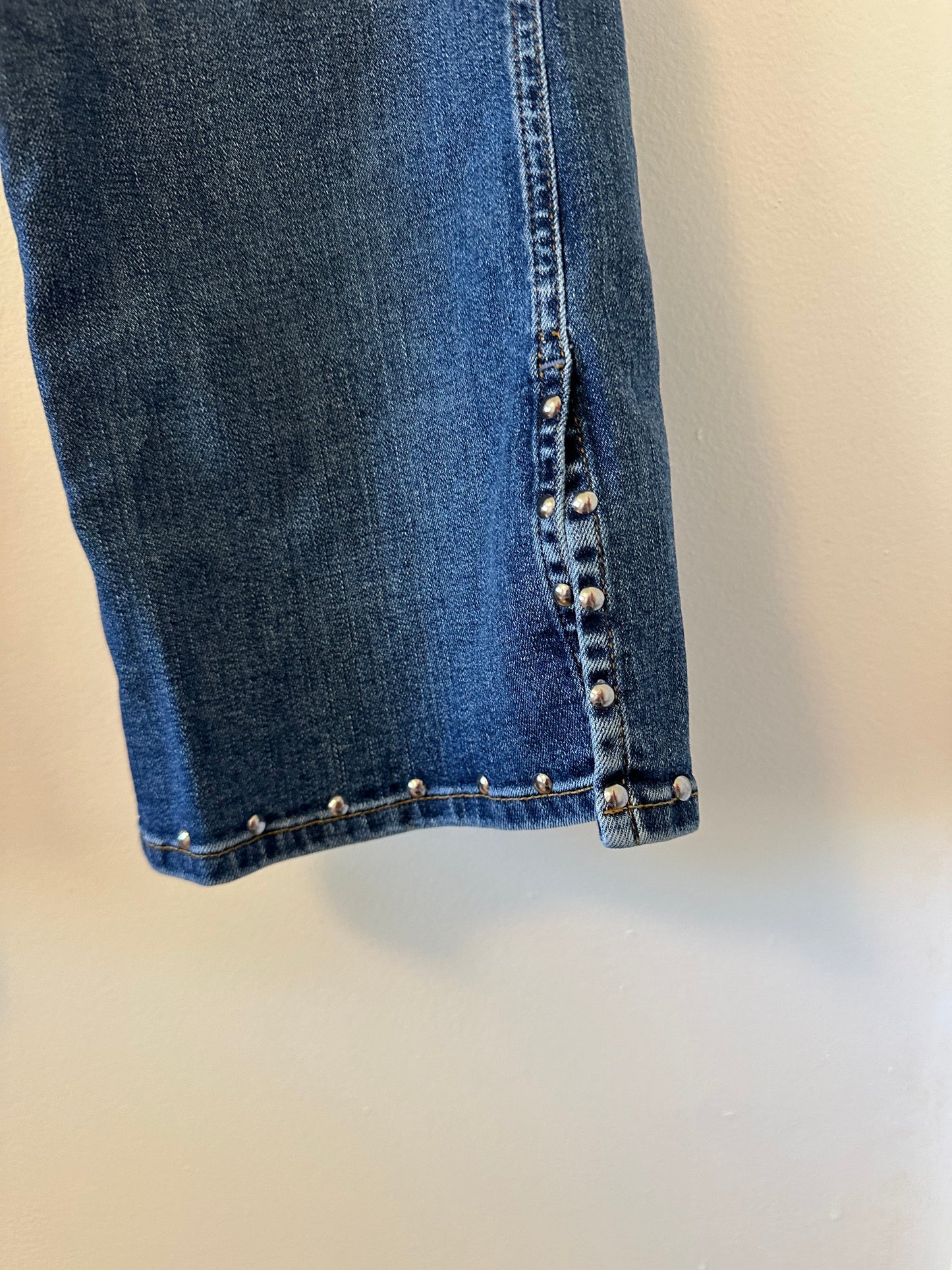7 For All Mankind High Waist Slim Kick Jukebox with Hem Studs | Size 32