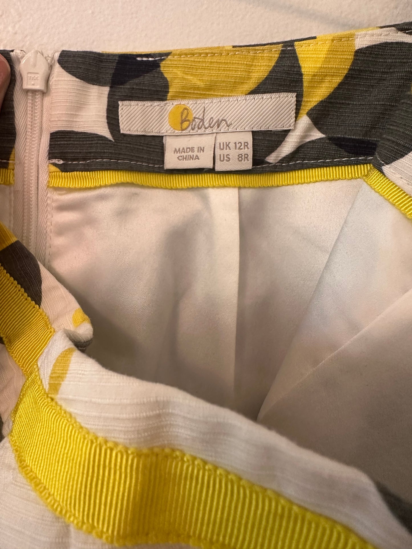 Boden Floral Print Modern Pencil Skirt in Yellow and Gray - Size 8