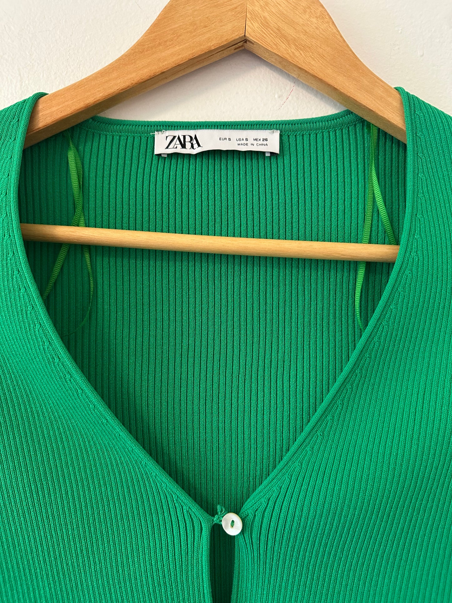Zara Cropped Ribbed Cardigan in Green - Size Small