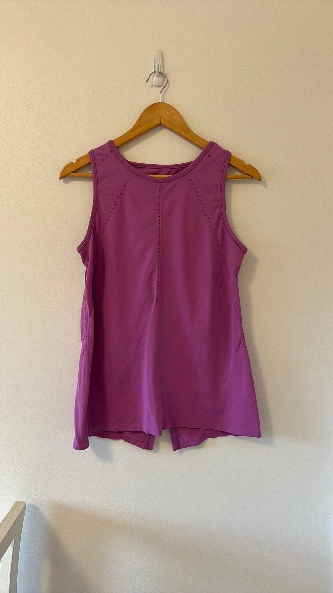 Athleta Foothill Sleeveless Open Back Workout Top in Fuschia - Size Medium