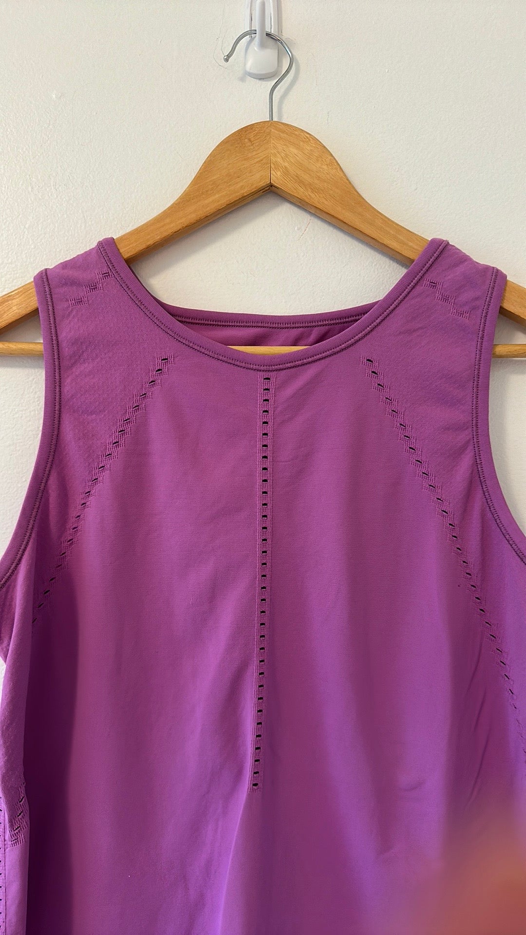 Athleta Foothill Sleeveless Open Back Workout Top in Fuschia - Size Medium