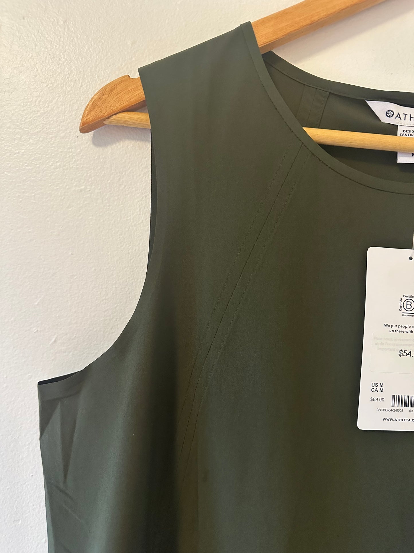 Athleta Zephyr Olive Green Sleeveless Tank Top - Size Medium