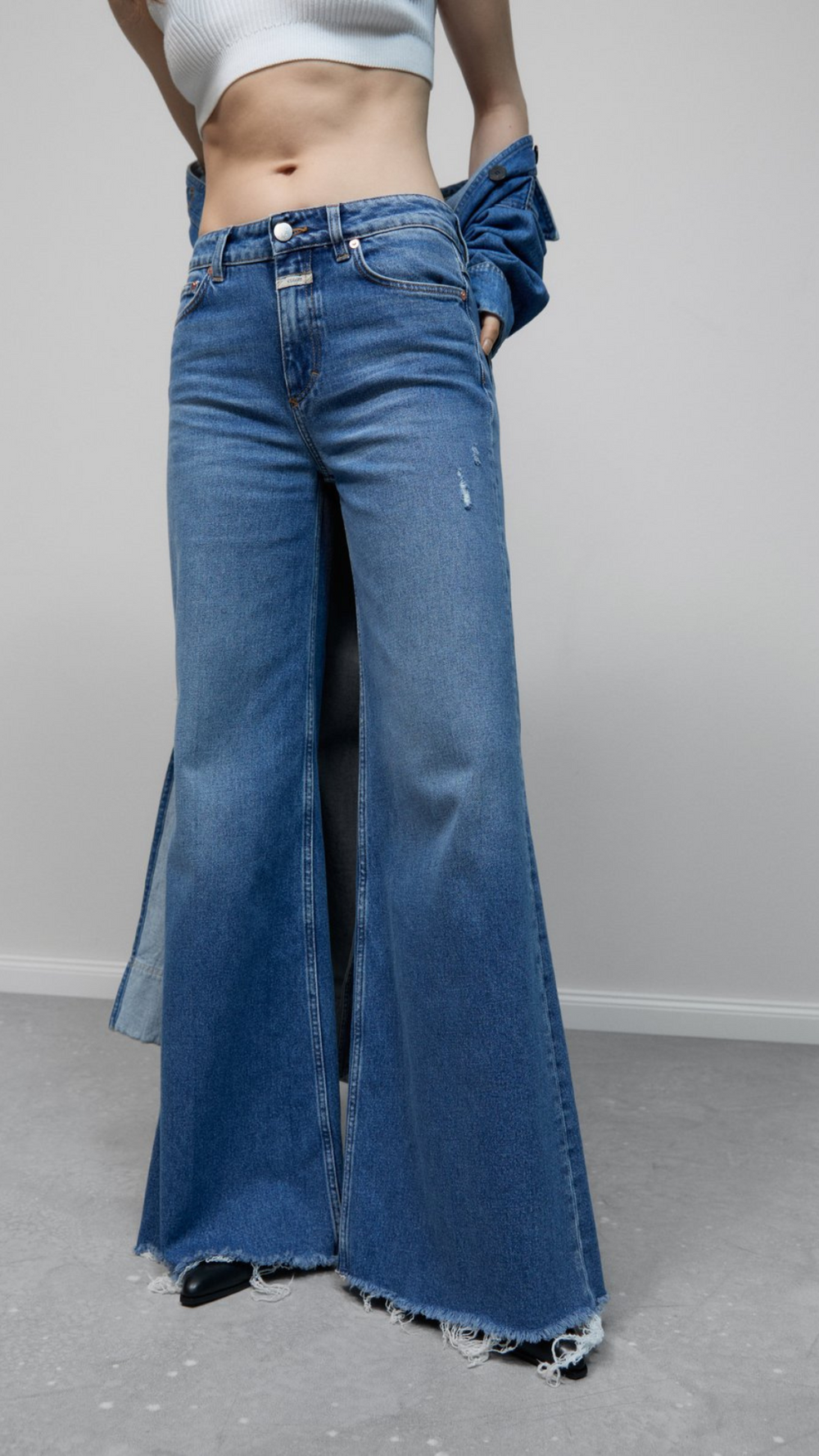 Closed Glow Up High Waisted Wide Leg Flare Jeans - Size 25