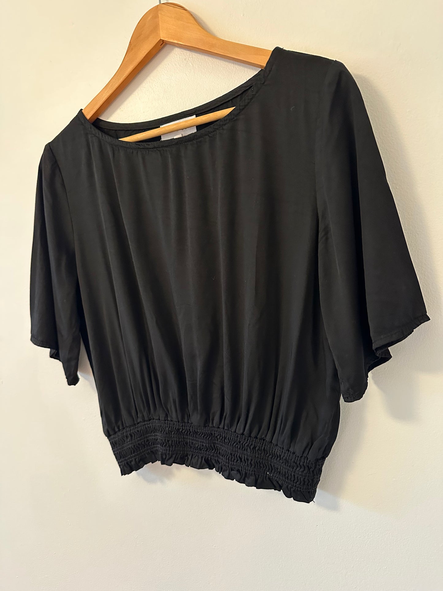 Bella Dahl Satin Smocked Waist Top in Black | Size Medium