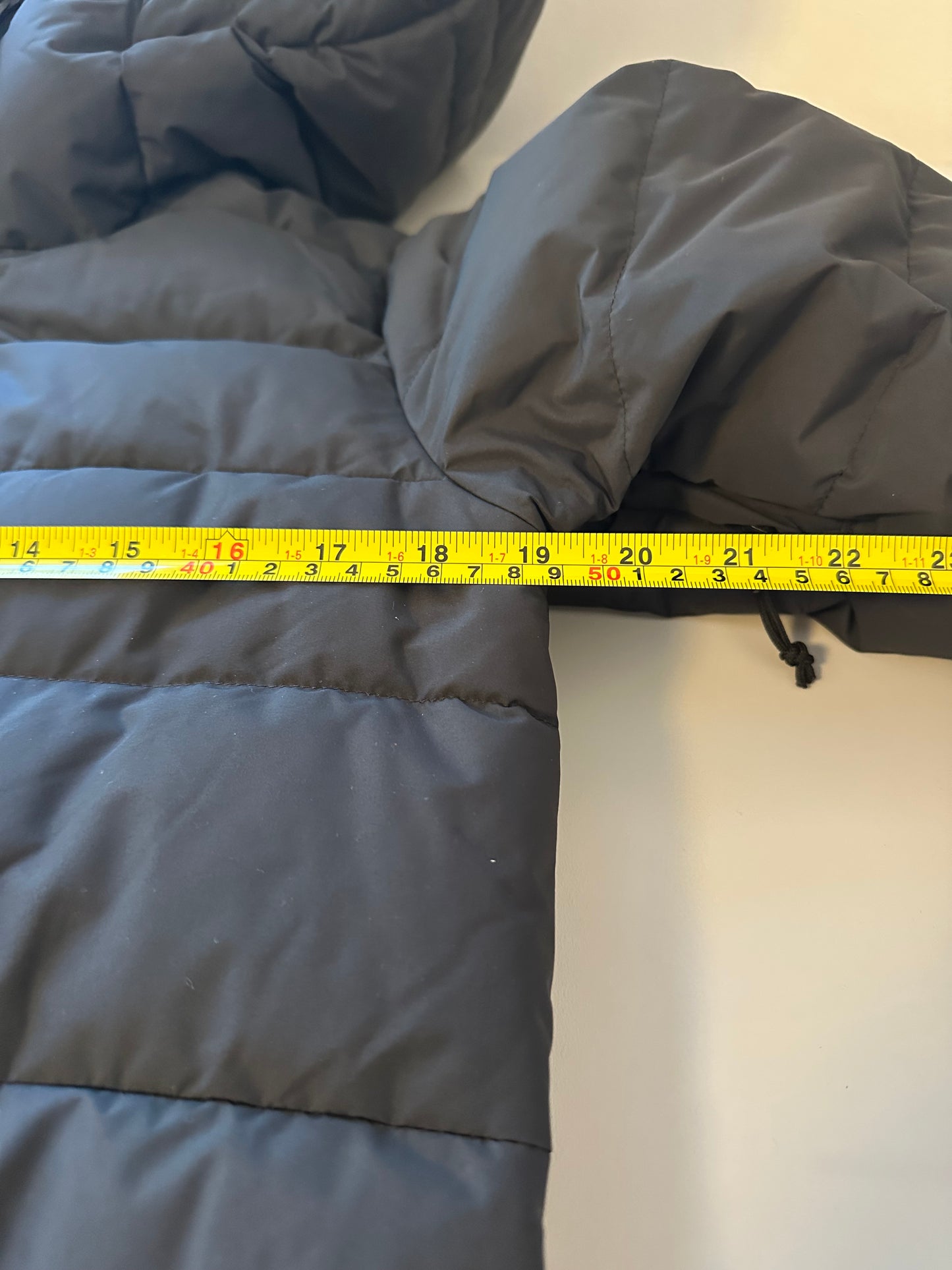 Burton Loyil Down Snowboard Jacket in Black | Size Small