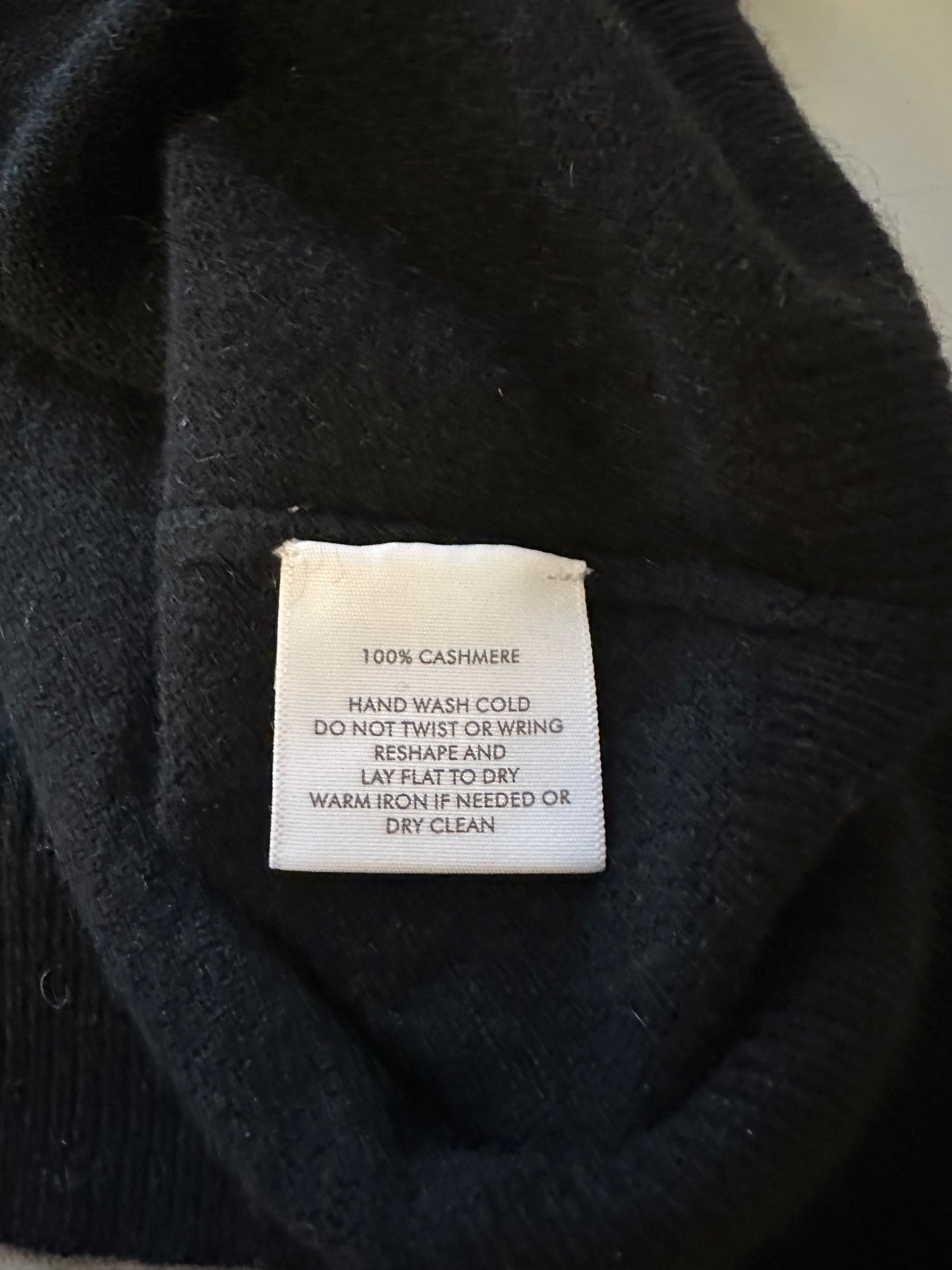 NWT White + Warren Essentials Cashmere Black V-Neck Sweater | Size Large