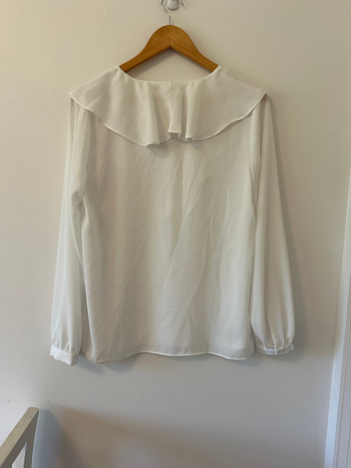 Three Eighty Two White Ruffle V-Neck Blouse Size Medium