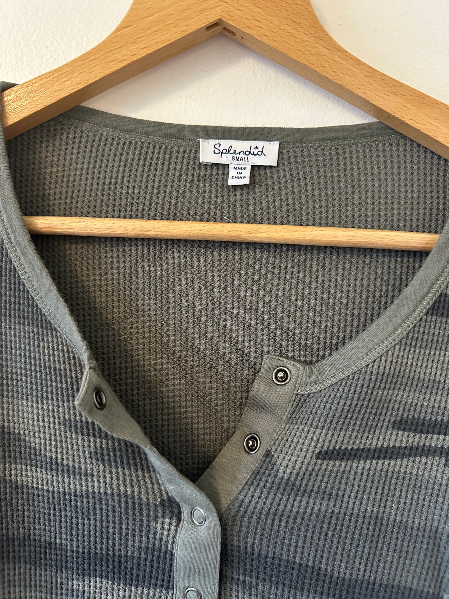 Splendid Camouflage Long Sleeve Henley Thermal Top Size Small
