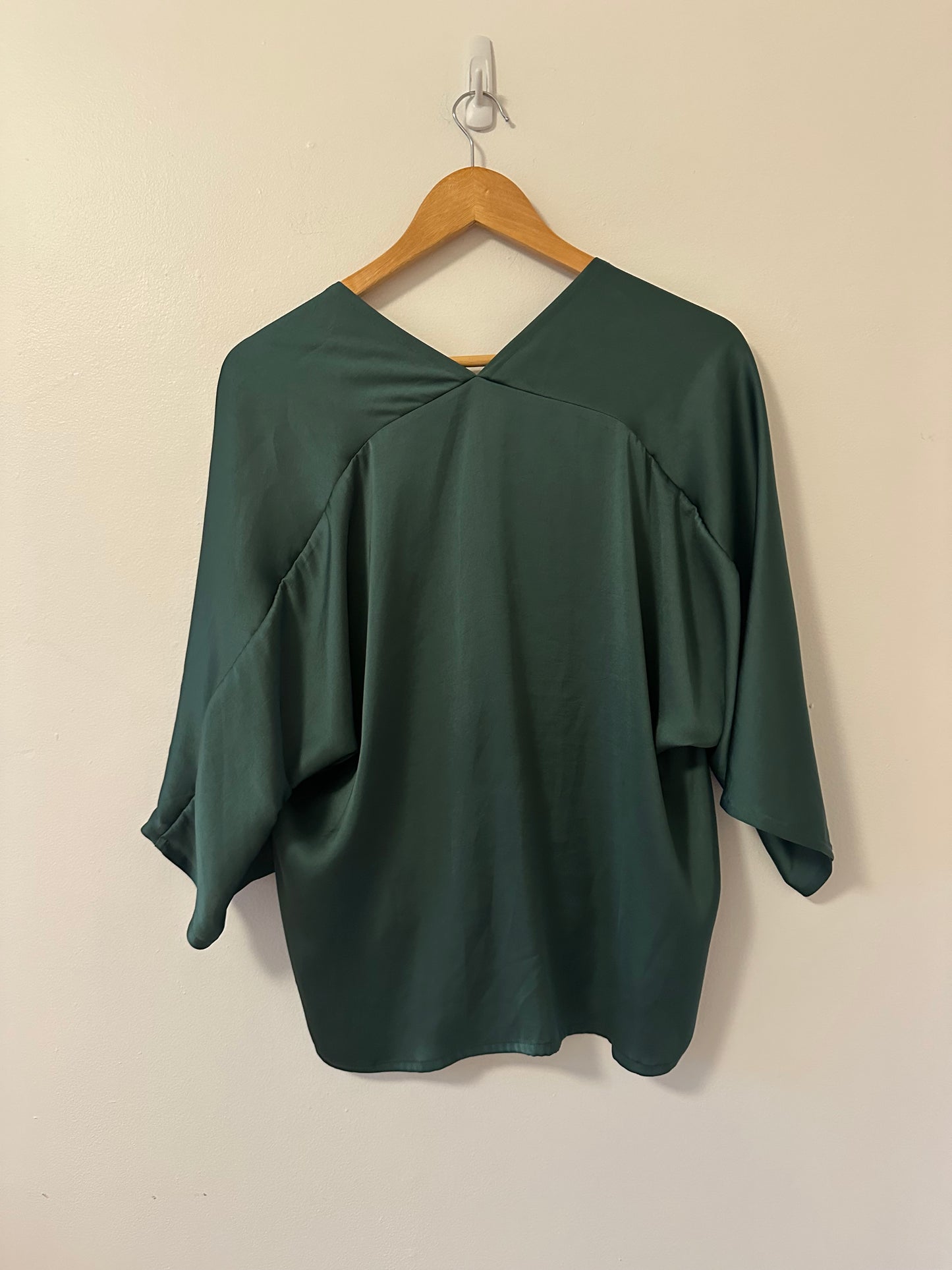 The Reset R Label Deep Green V-Neck Silky Loose Blouse | Size Medium