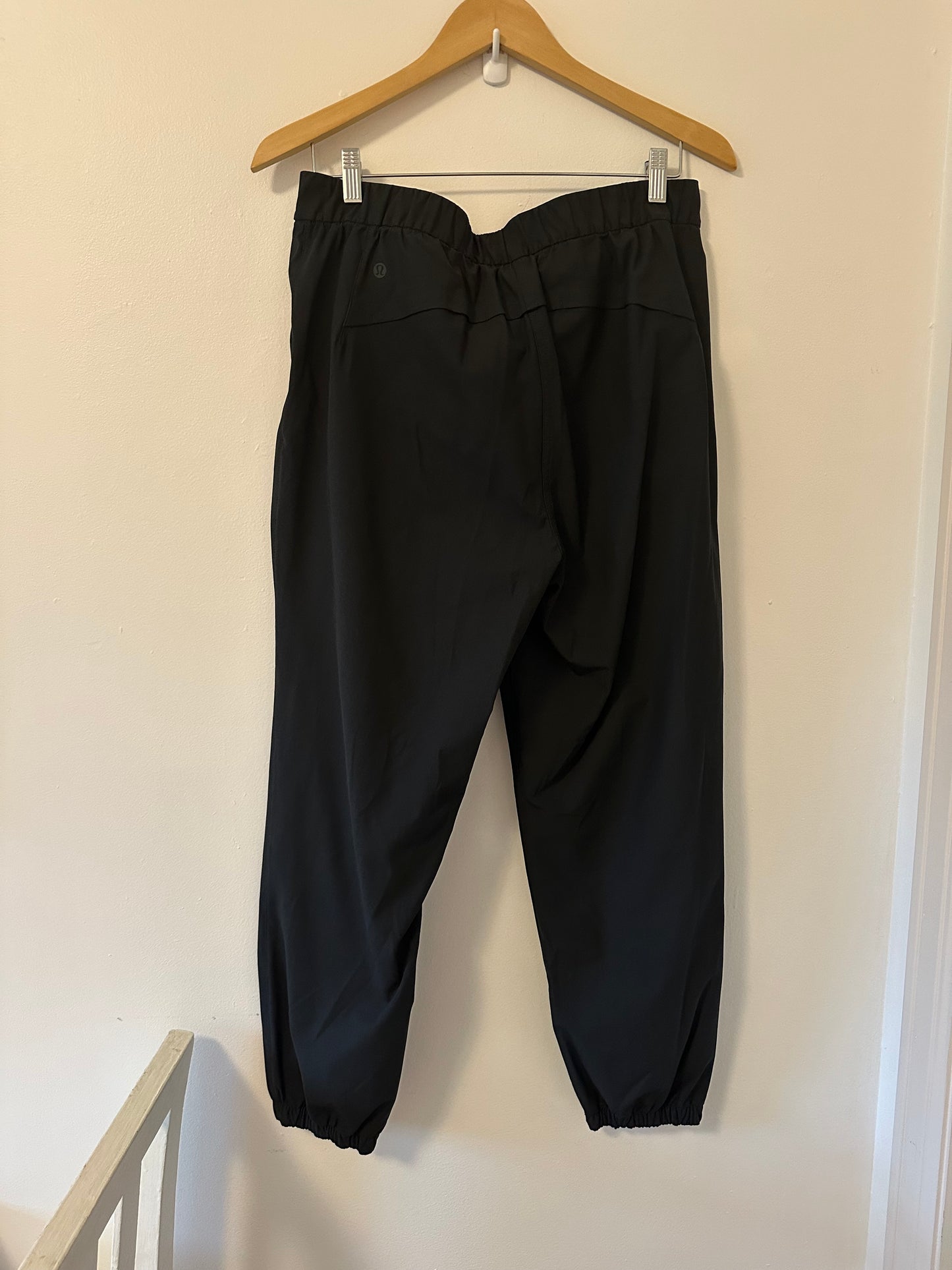 Lululemon Warpstreme High-Rise 7/8 Jogger in Black - Size 31