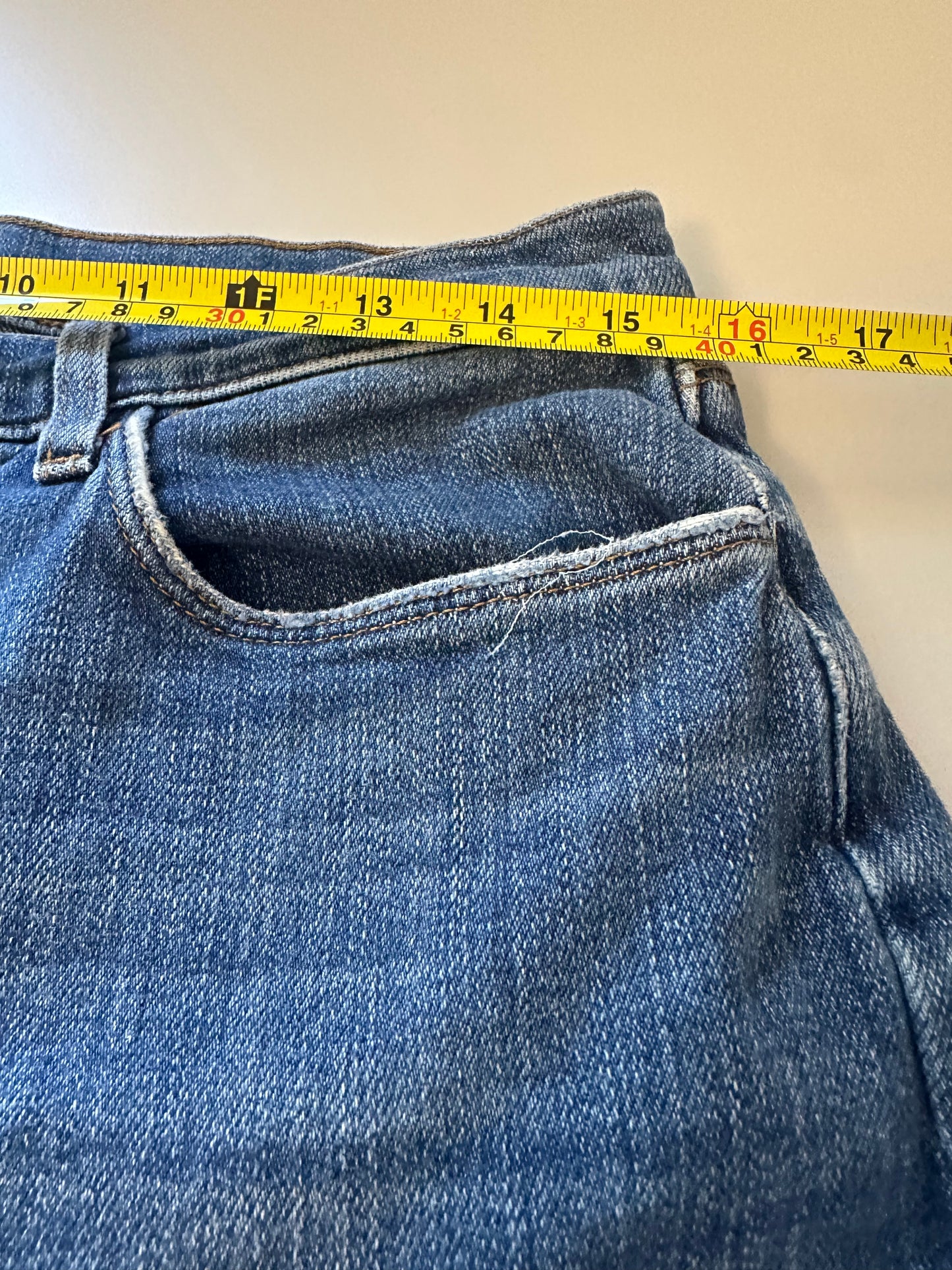 L'AGENCE Classic Blue Straight Leg Jeans | Size 28
