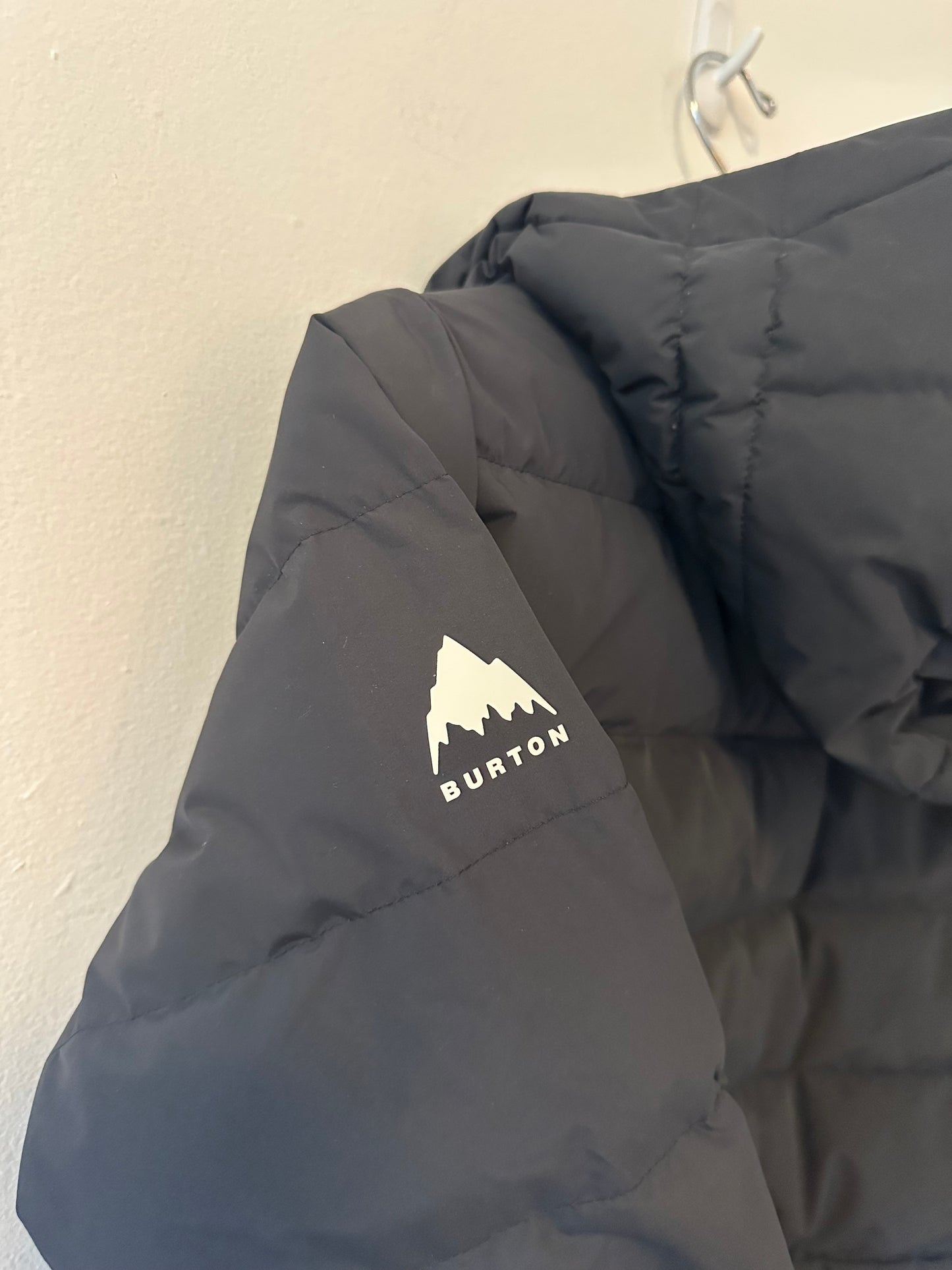 Burton Loyil Down Snowboard Jacket in Black | Size Small