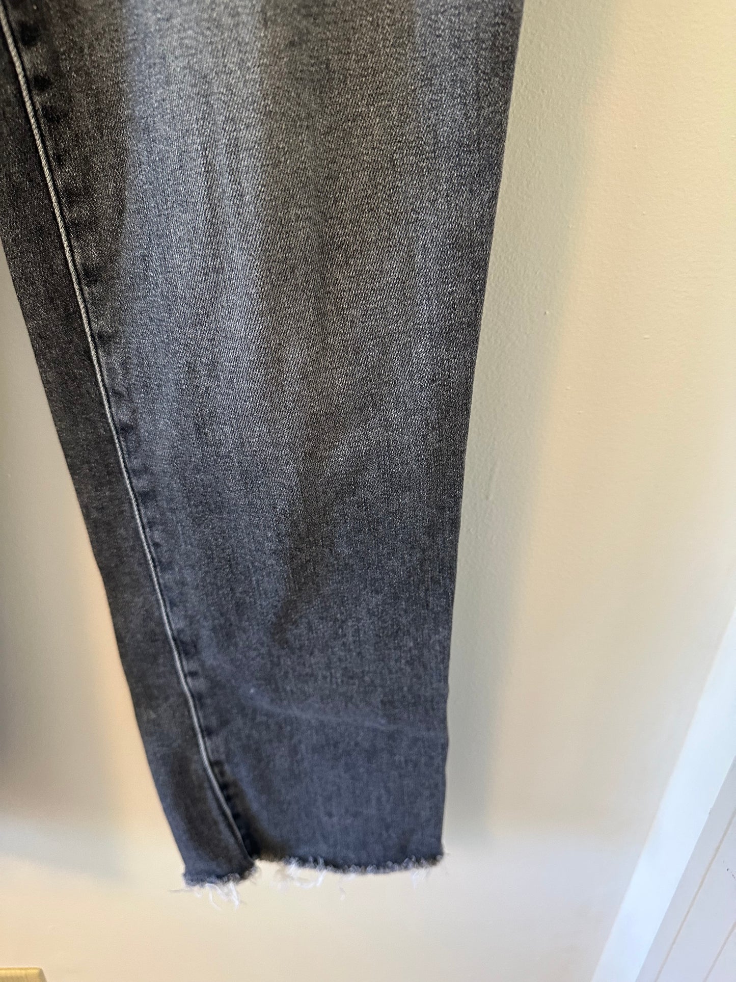 PAIGE Cindy Straight Leg Jeans in Distressed Gray | Size 34