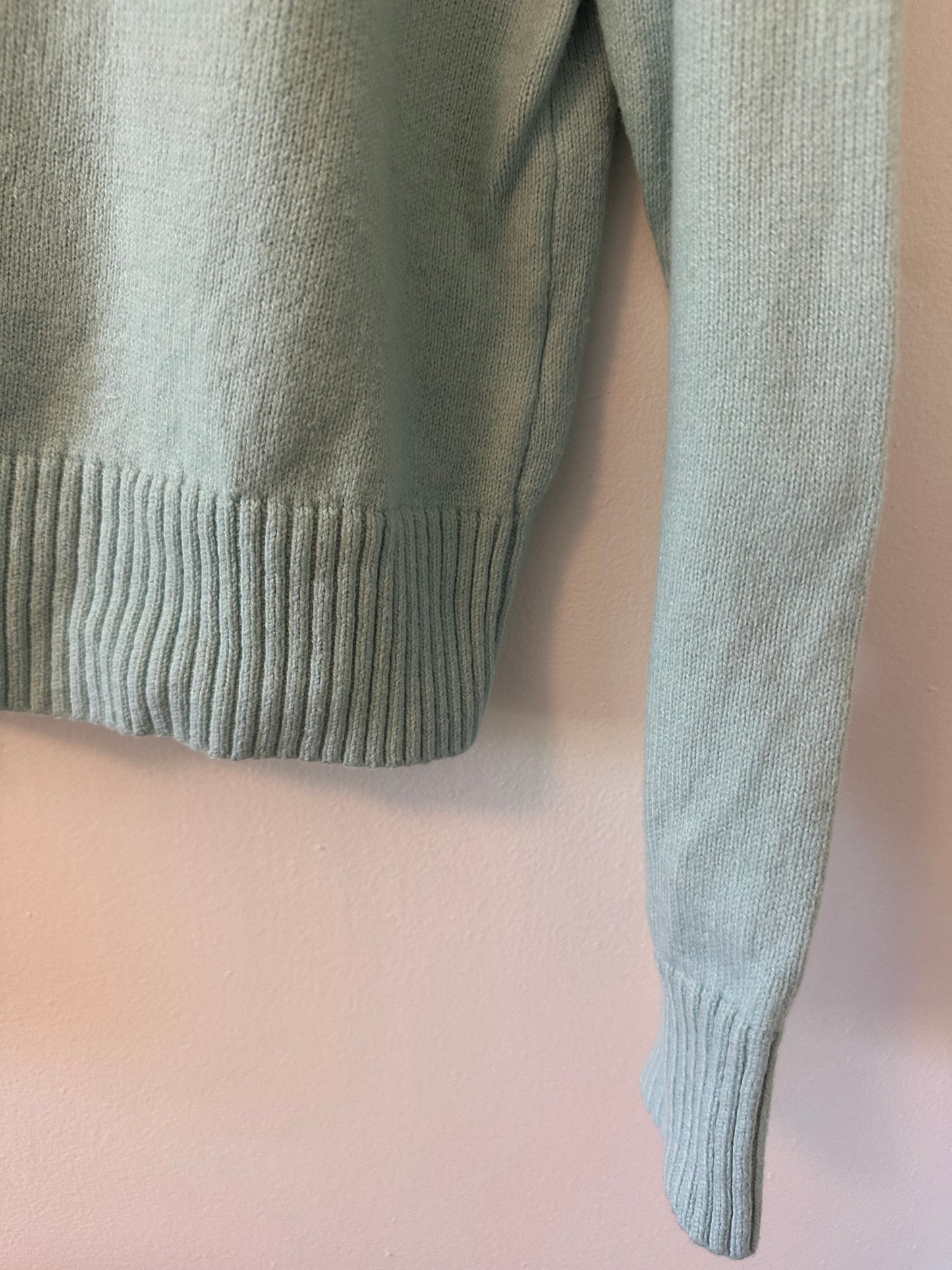 Banana Republic Perfectly Soft Crewneck Sweater in Blue Water - Size Small