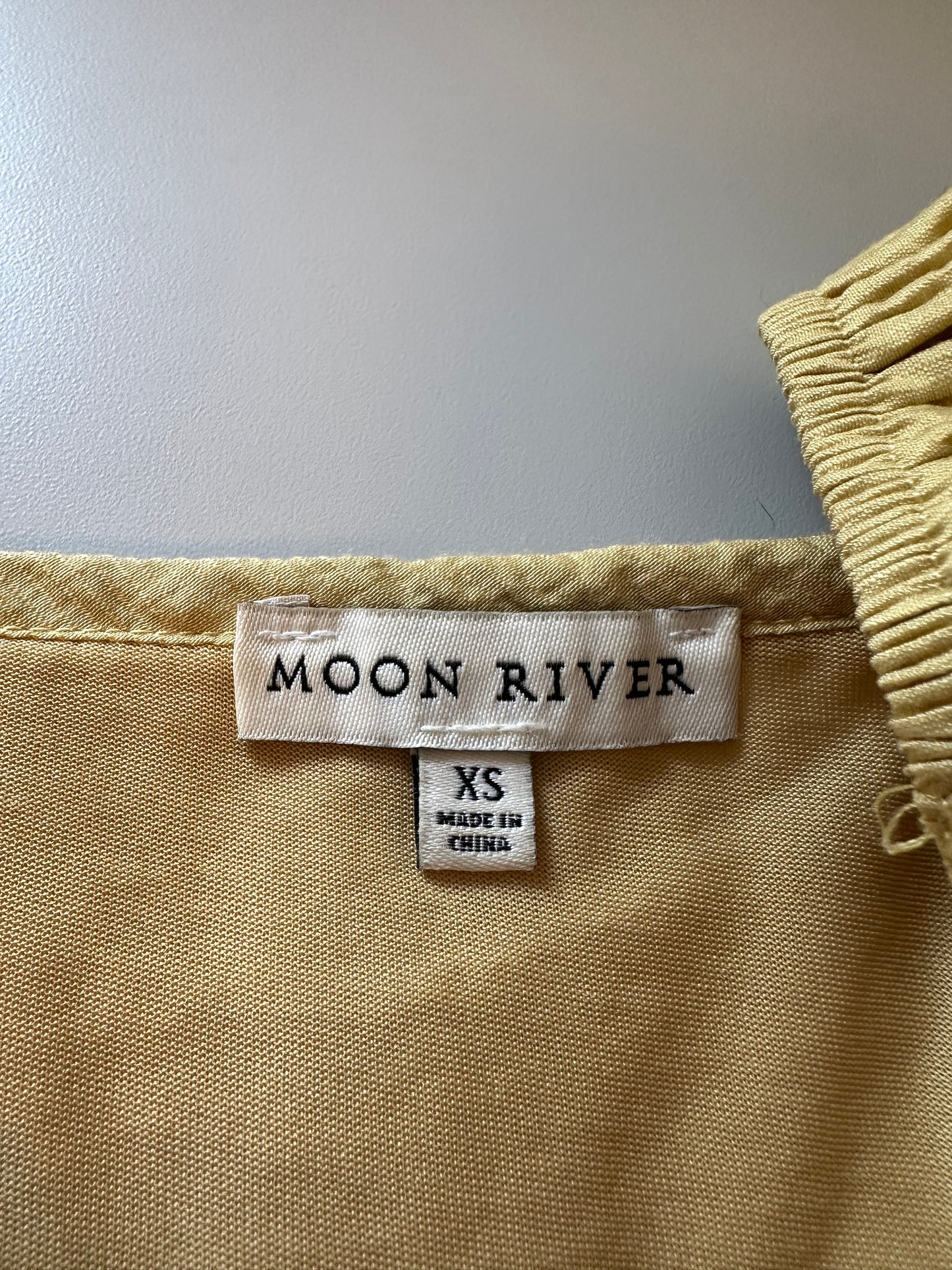 Moon River Puff Sleeve Yellow Ruffled Cropped Blouse | Size XS