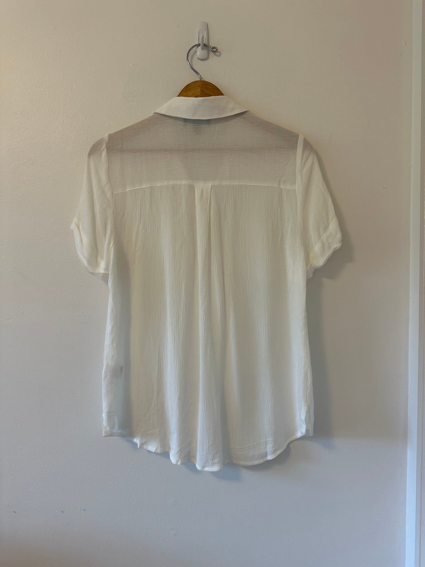 Fortune + Ivy White Short Sleeve Button Down Shirt | Size Small