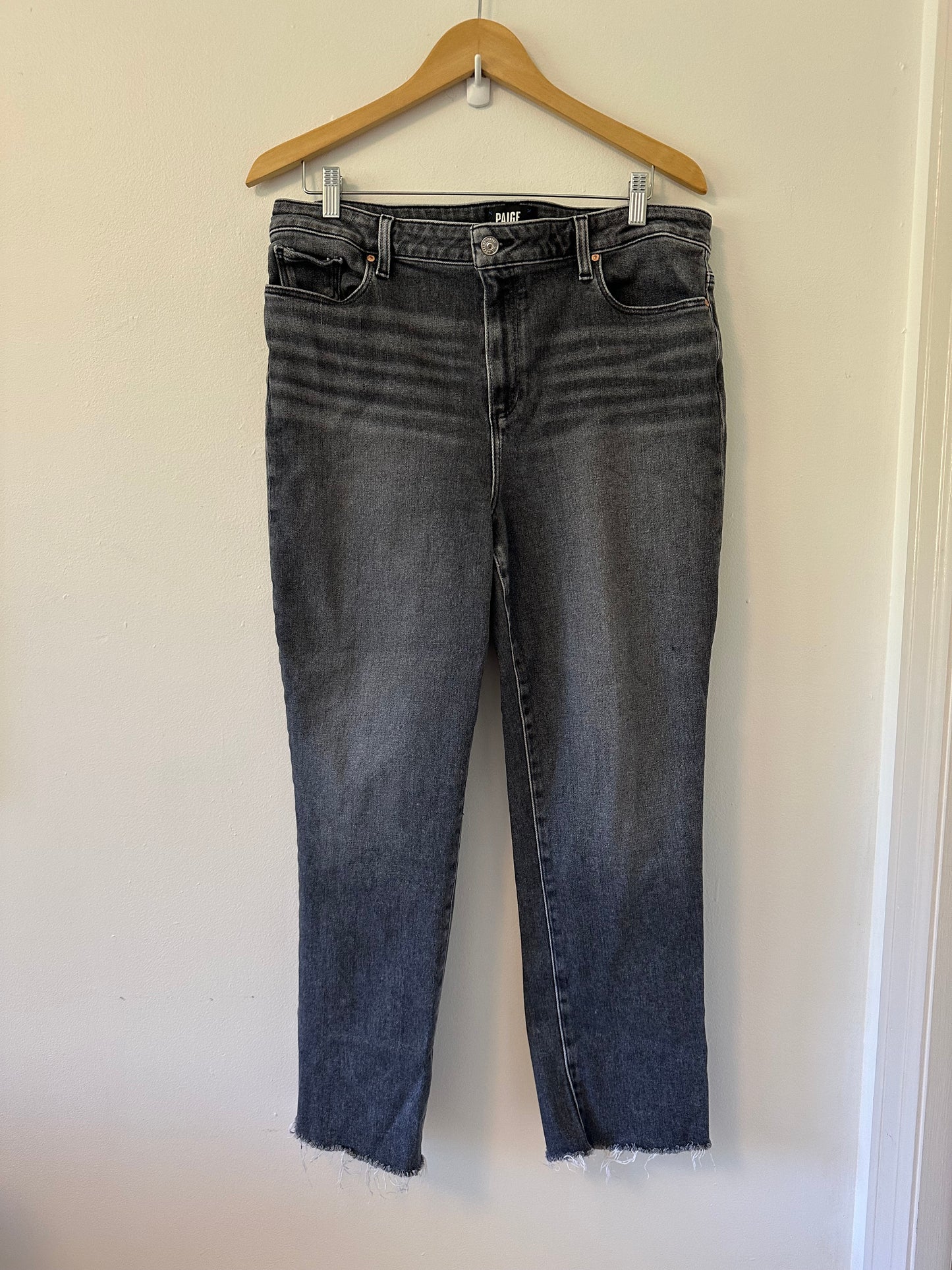 PAIGE Cindy Straight Leg Jeans in Distressed Gray | Size 34