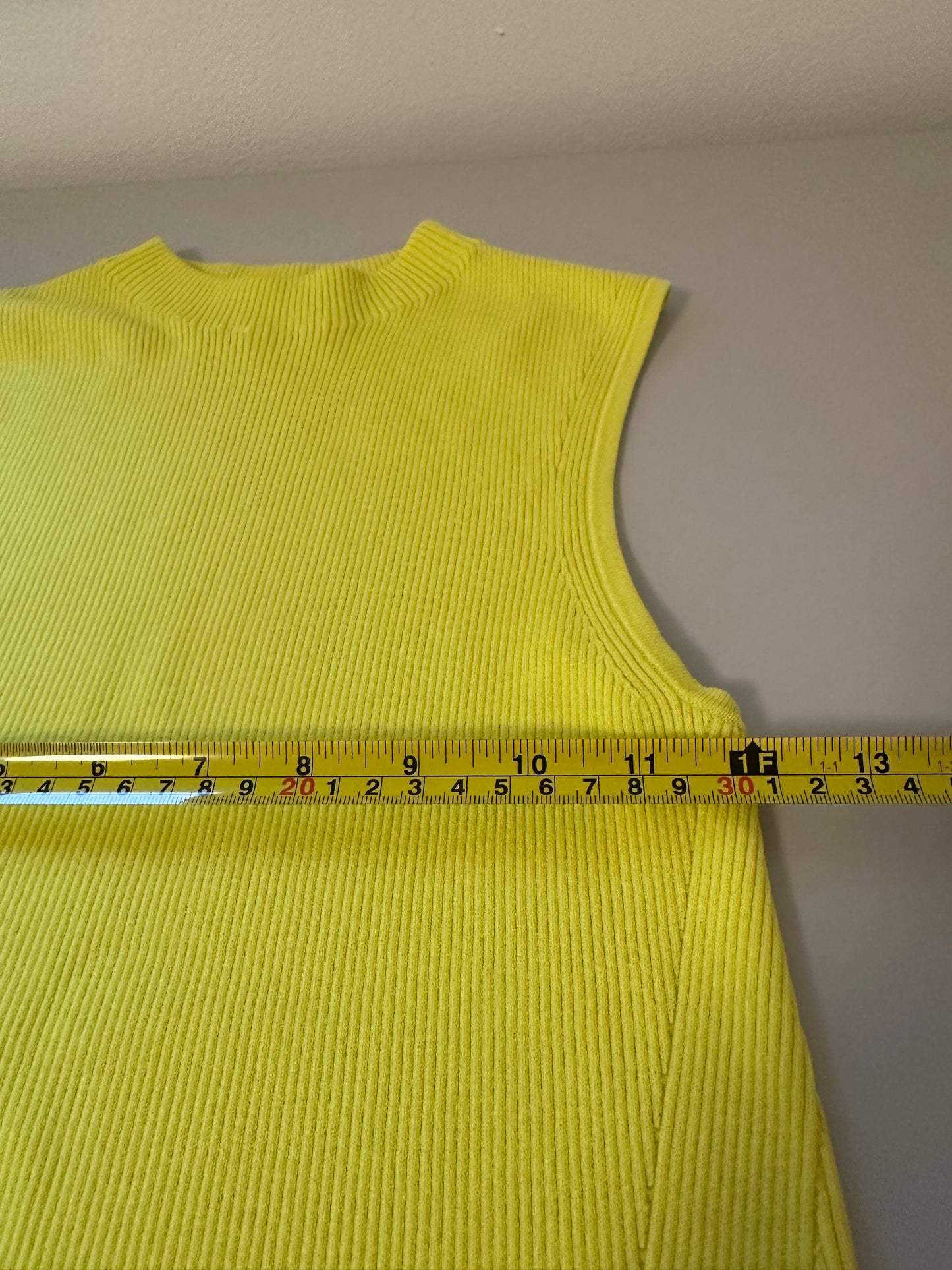 Boss Ribbed Yellow Sleeveless Mock Neck Tank Top | Size Large