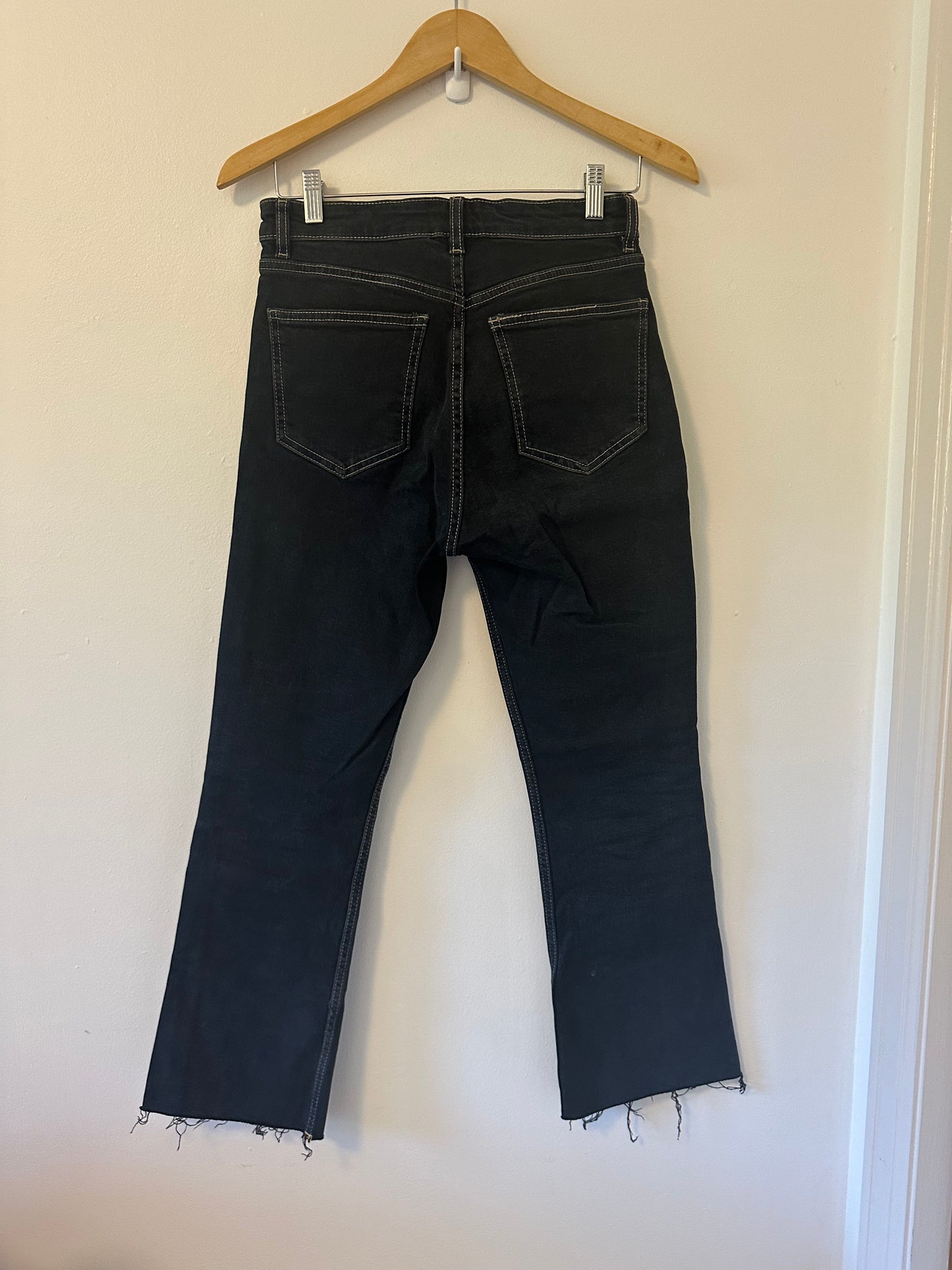 Zara - Women's Black Kick Flare Leg Jeans with Contrast Stitching | Size 8