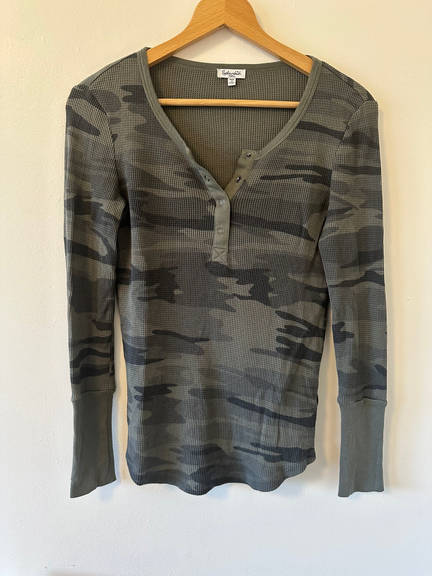 Splendid Camouflage Long Sleeve Henley Thermal Top Size Small