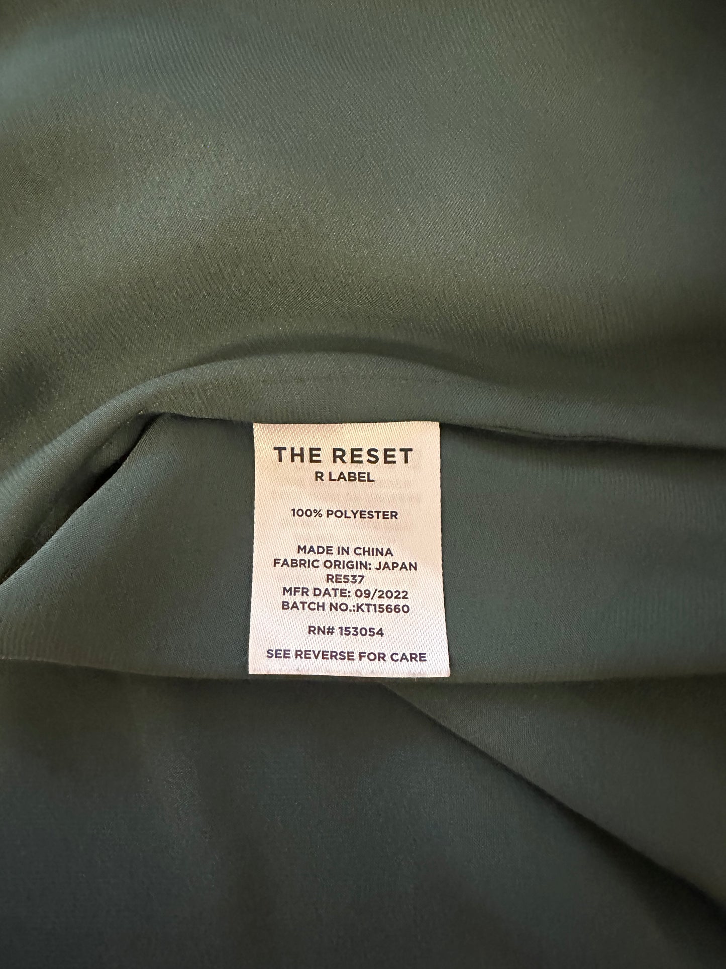 The Reset R Label Deep Green V-Neck Silky Loose Blouse | Size Medium