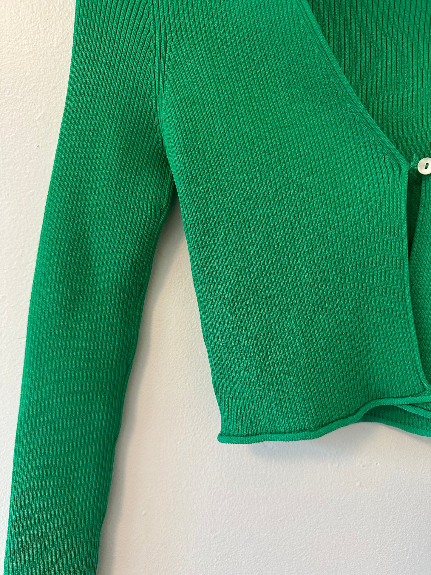 Zara Cropped Ribbed Cardigan in Green - Size Small
