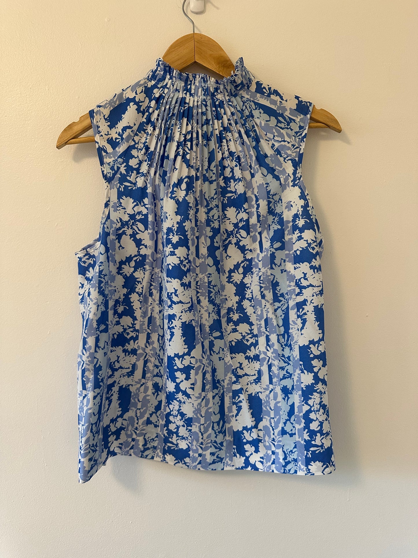 Marie Oliver Floral Blue Sleeveless Top Size Medium