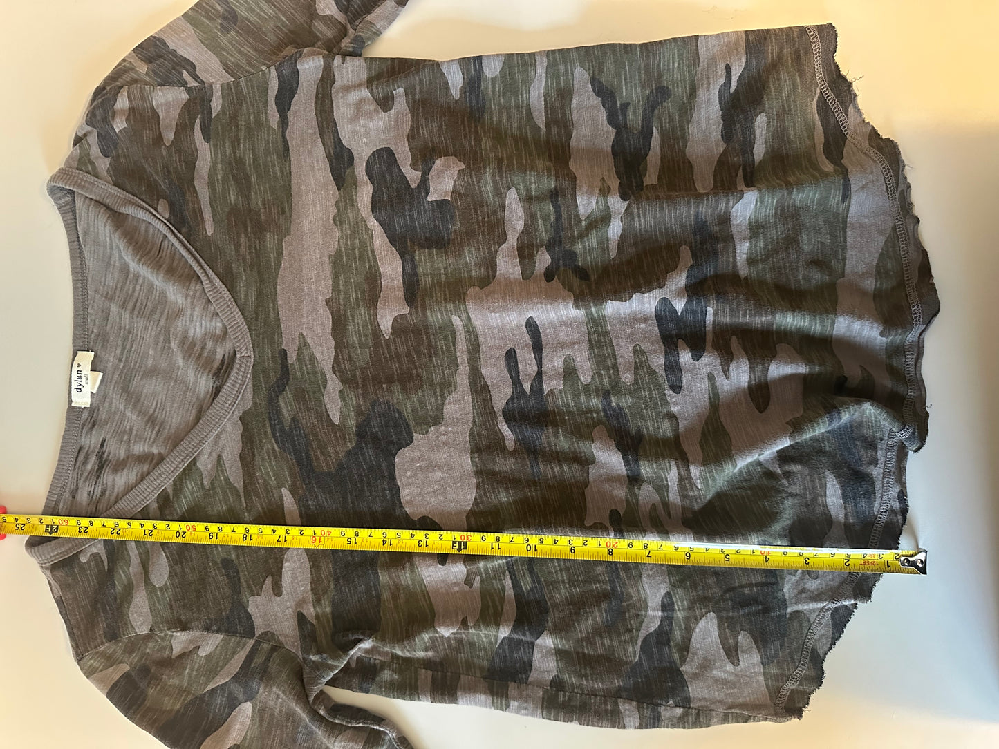 Dylan Camo V-Neck Long Sleeve Slub Cotton T-Shirt | Size Small
