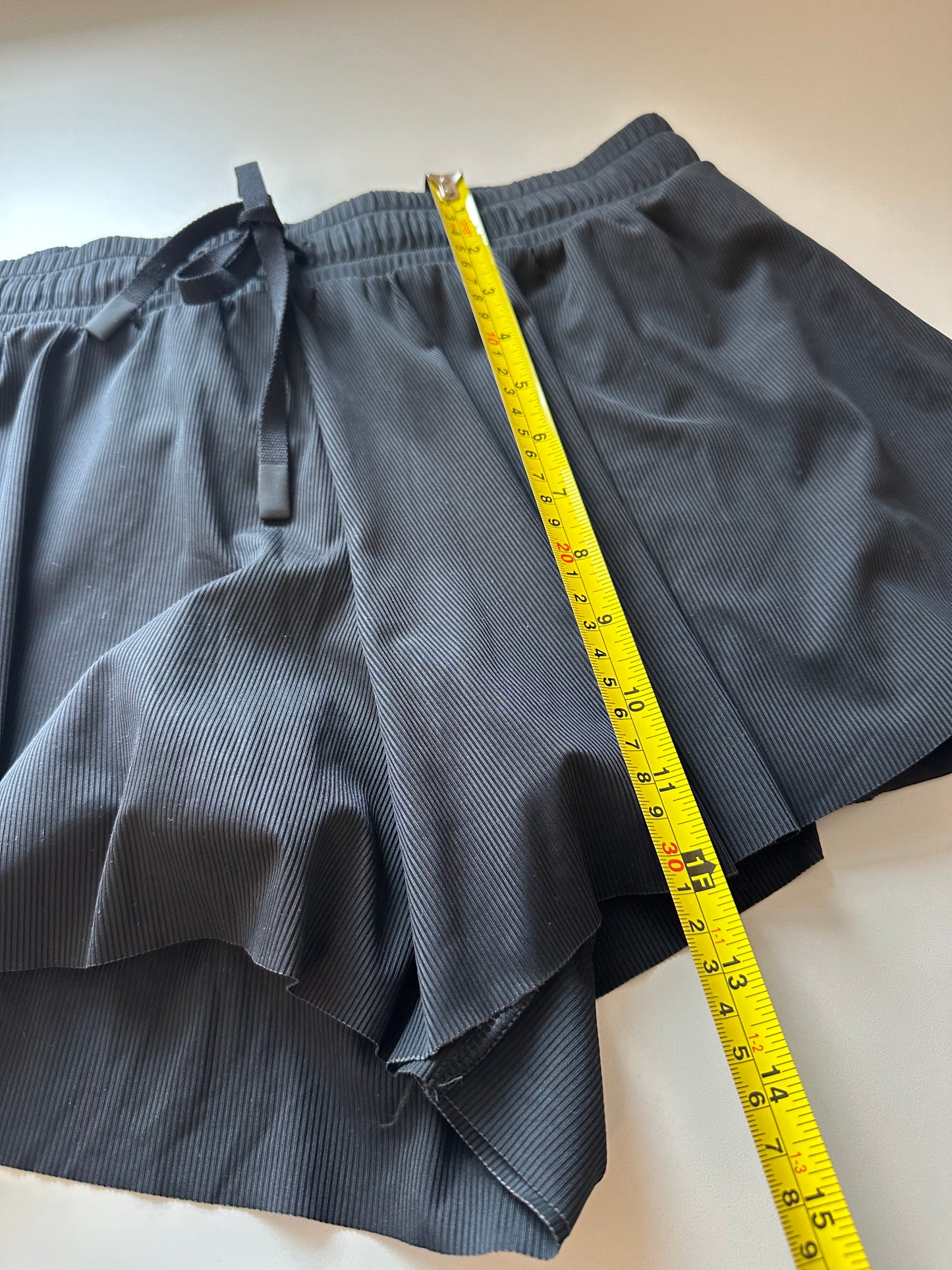 Joy Lab Black Elastic Drawstring Waist Pleated Athletic Shorts | Size Medium
