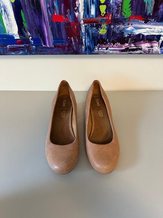 TOMS Esme Tan Leather Round Toe Block Heel Pumps | Size 8.5