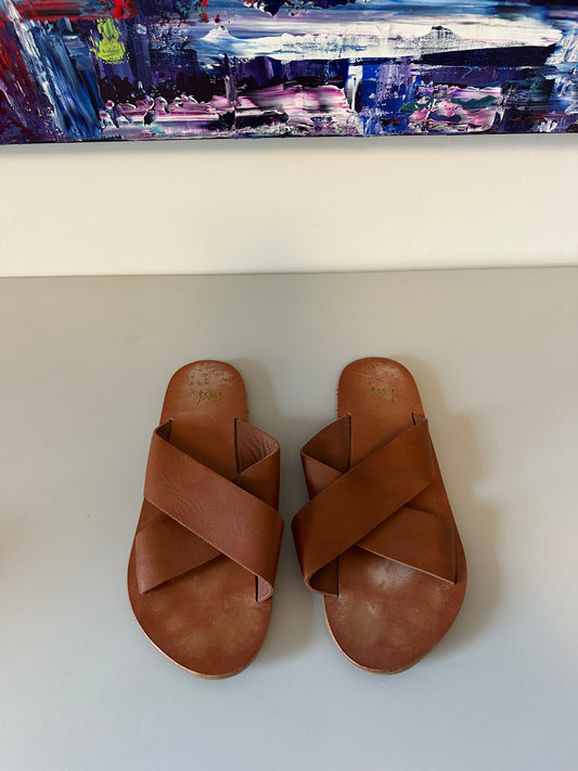 Beek Palila Leather Crisscross Slide Sandals in Brown | Size 8