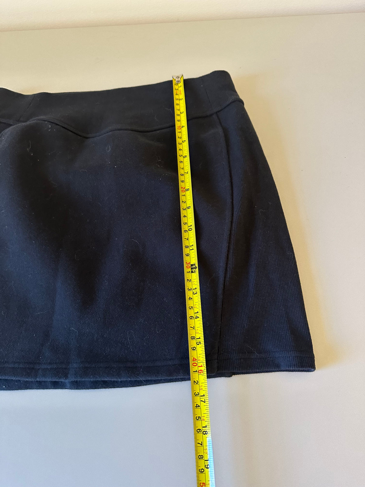 Lululemon Scuba High-Rise Mini Skirt in Black | Size Medium