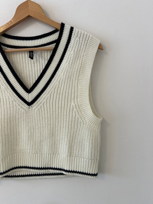H&M Divided Cream & Black Knitted V-Neck Sweater Vest | Size Medium