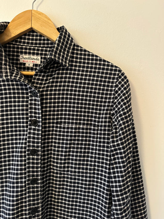 Tradlands Flannel Button Down Shirt | Size Small