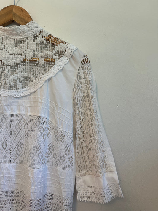 Place Nationale Cotton Crochet Lace Mock Neck Button Back Blouse in White | Size 3 (Medium)