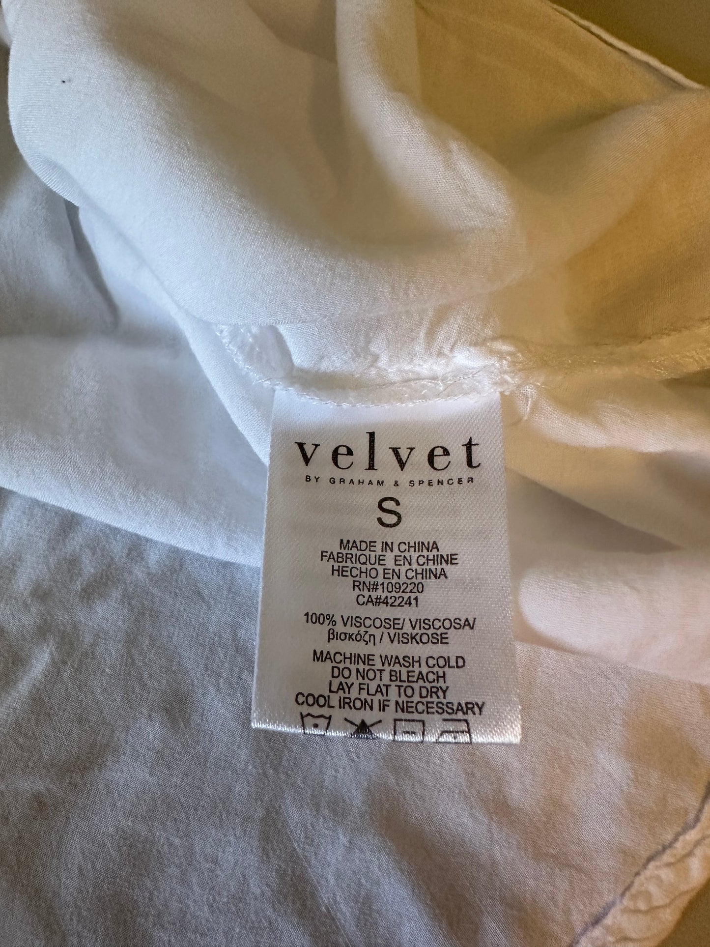 Velvet by Graham & Spencer White Viscose Sleeveless Henley Blouse | Size Small