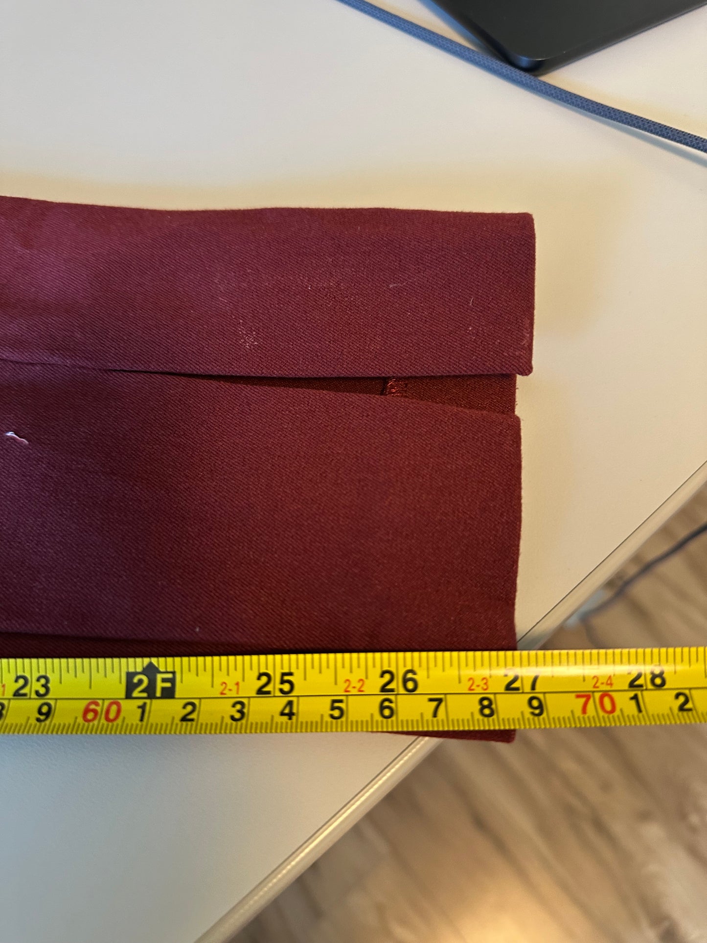 Ann Taylor Seam Detail Vented Hem Ankle Pants in Burgundy | Size 6