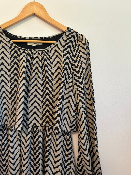 Ya Los Angeles Black and Beige Chevron Geometric Popover Mini Dress | Size Medium