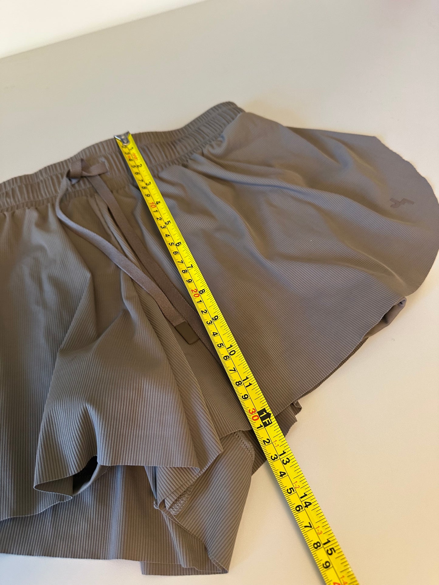 Joylab Mid-Rise Double Layer Flowy Run Shorts in Brown | Size Medium