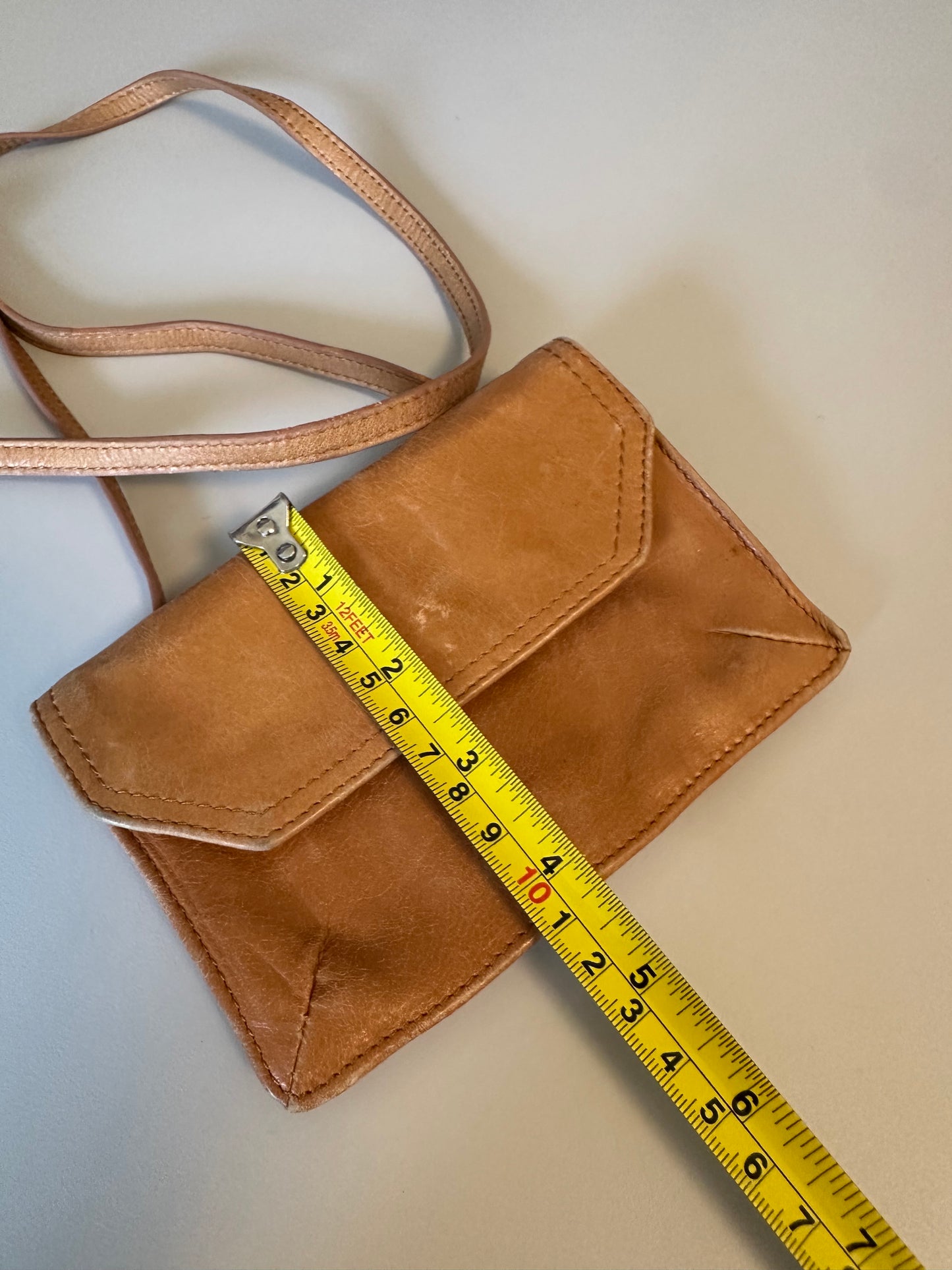 Hobo International Crossbody Wallet in Caramel Leather