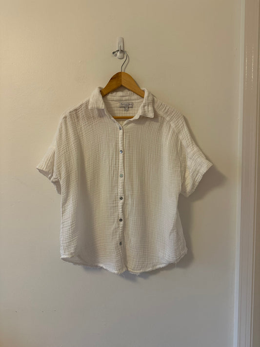 Michael Stars Bailey Gauze Button Down Cotton Shirt in White | Size Medium