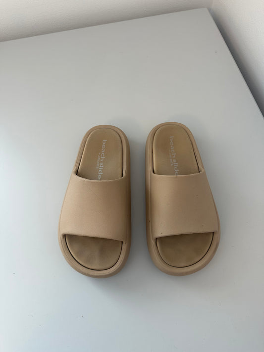 J/Slides Squish Slide On Beach Sandals | Size 6