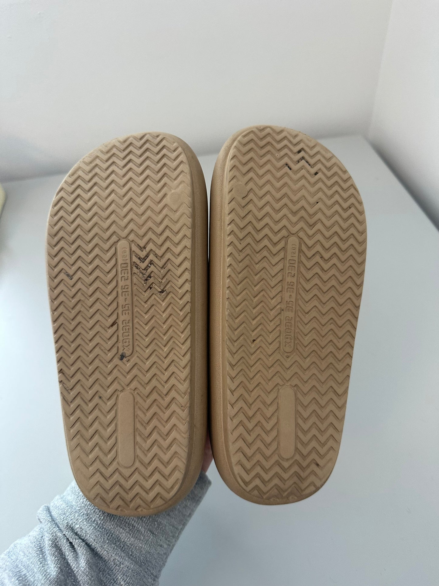 J/Slides Squish Slide On Beach Sandals | Size 6