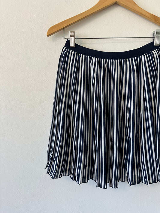 Uniqlo Electric Pleated Pull On Navy and White Striped Mini Skirt | Size Medium