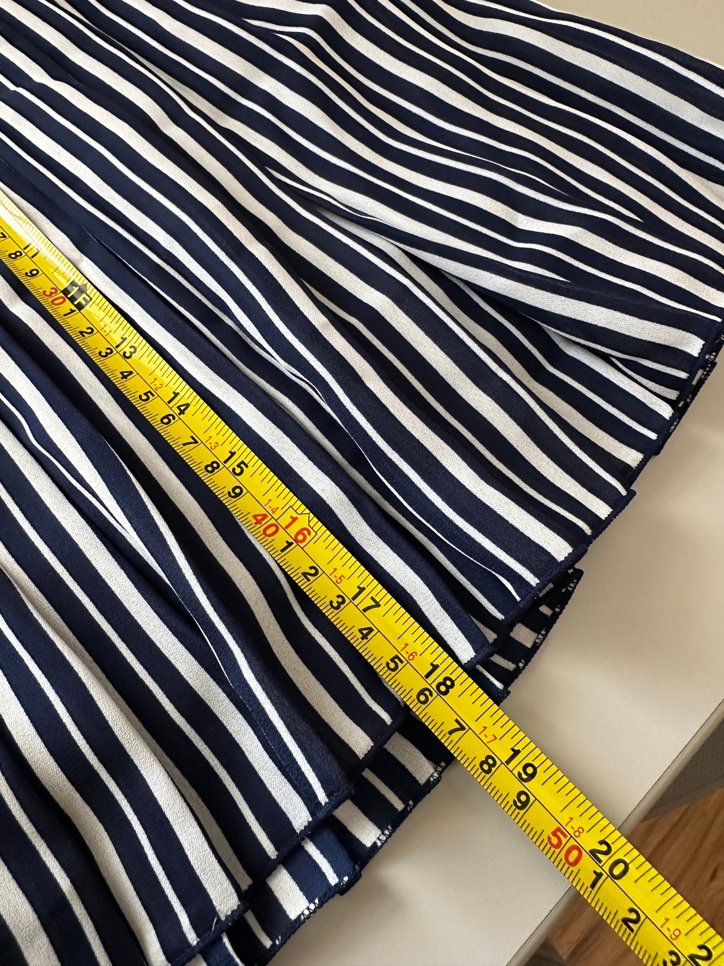 Uniqlo Electric Pleated Pull On Navy and White Striped Mini Skirt | Size Medium