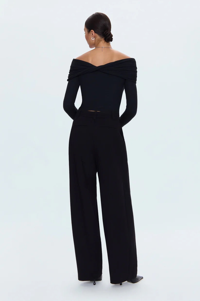 Pistola NWT Eden Pleated Barrel Leg Trousers in Night Out Black | Size 28