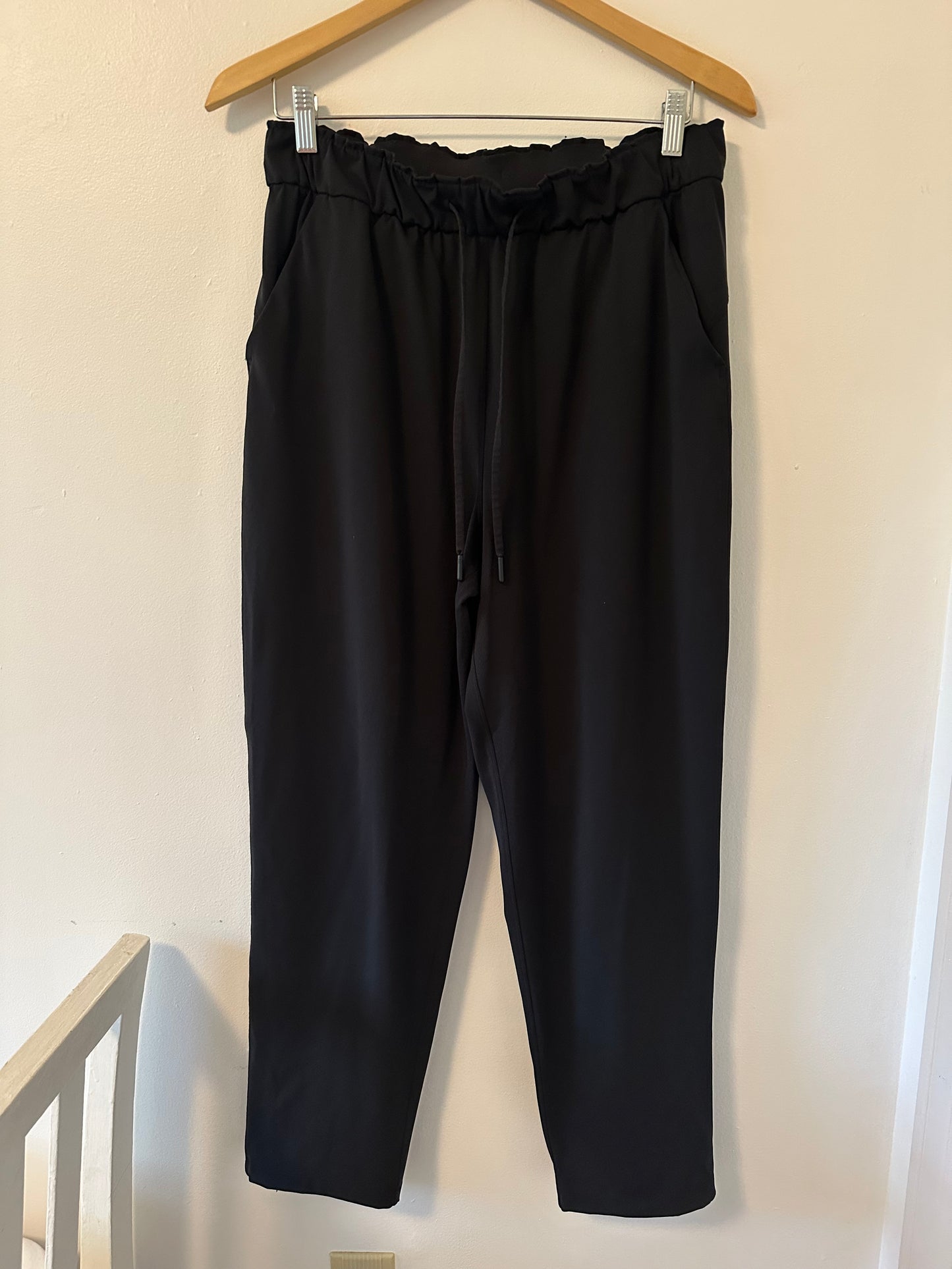 Lululemon Keep Moving Pant in Black - Size 10