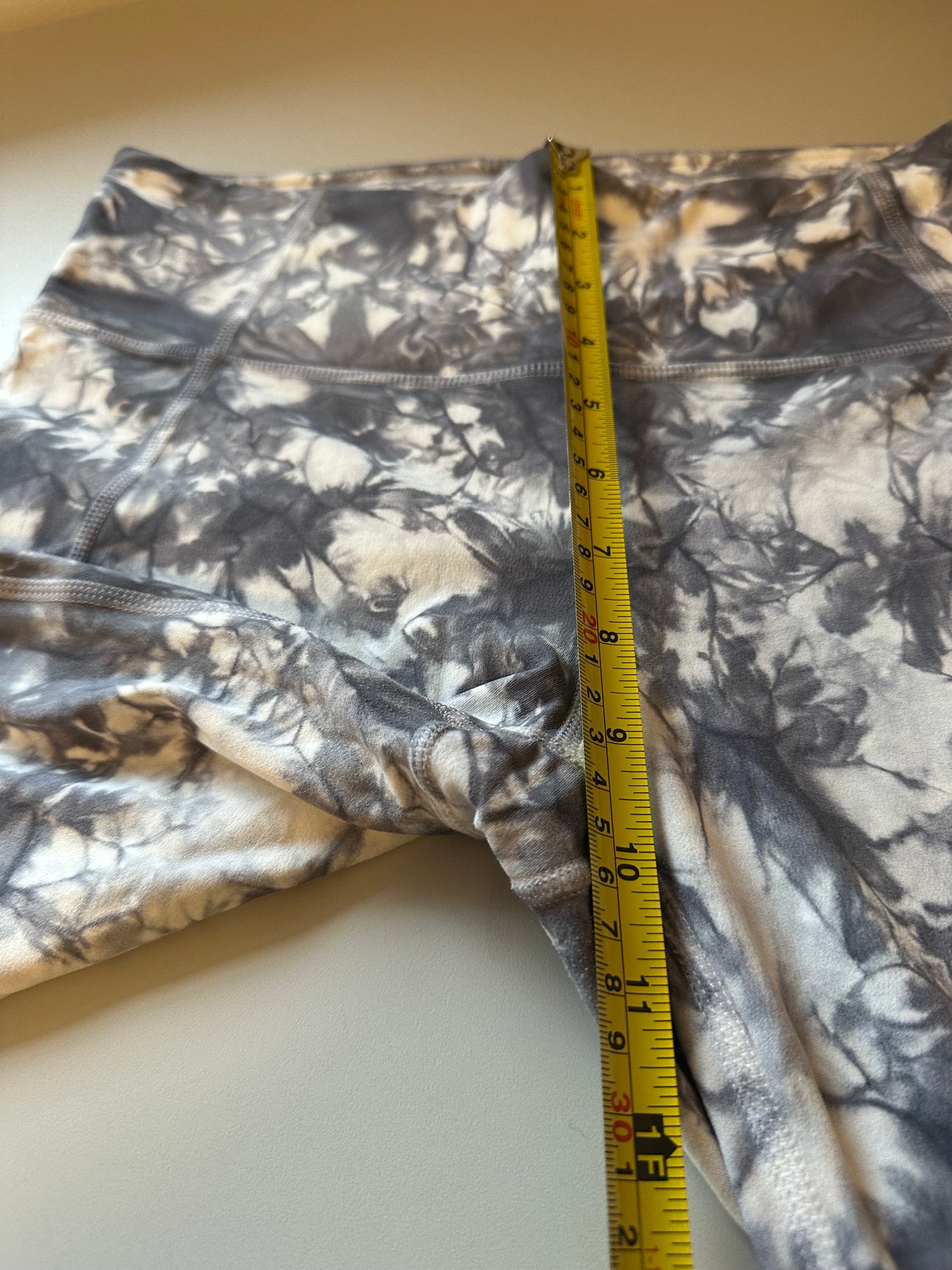 Athleta White and Gray Tie-Dye Leggings | Size Medium Tall